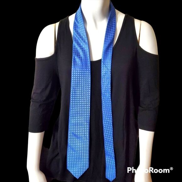 Nautica Blue Square Patterned Silk Tie - Picture 1 of 5